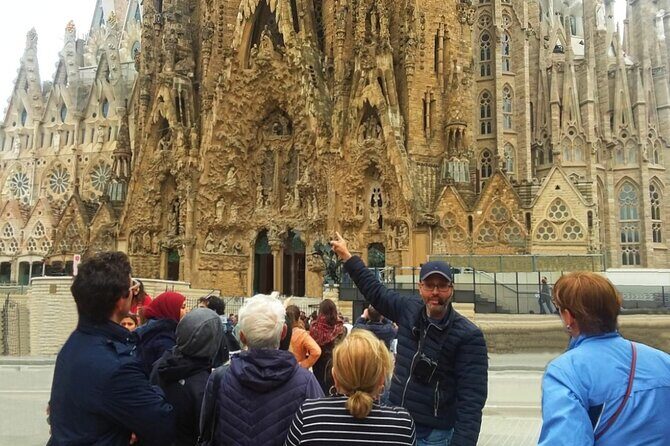 Sagrada Familia Small Group Guided Tour - Small group benefits: why max 10 travelers feels different