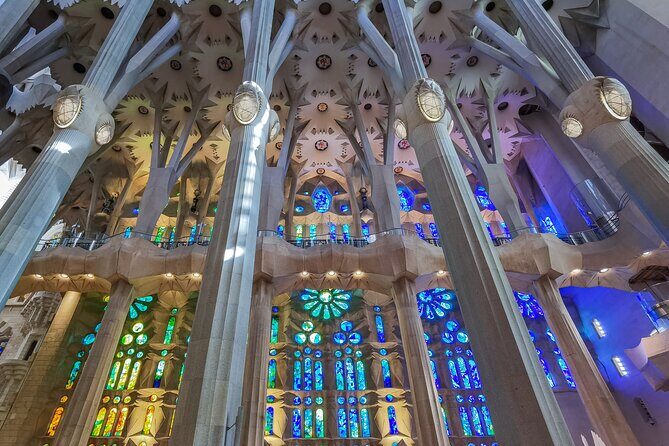 Sagrada Familia Small Group Guided Tour with Skip the Line Ticket - Facades and symbolism: why the guide’s stories matter