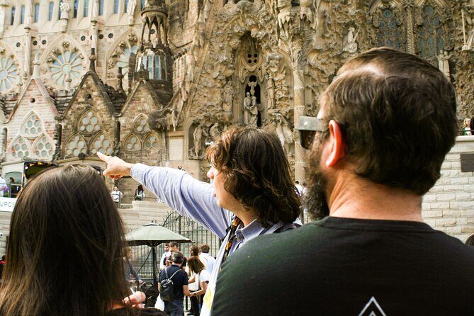 Sagrada Familia Small Group Guided Tour with Skip the Line Ticket - Photo-friendly pacing: seeing details without feeling like you’re sprinting
