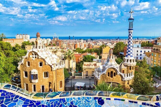 Sagrada Familia: Small Group Tour, hotel pick-up with Fast-Track - Your Guide Experience: English That Actually Works