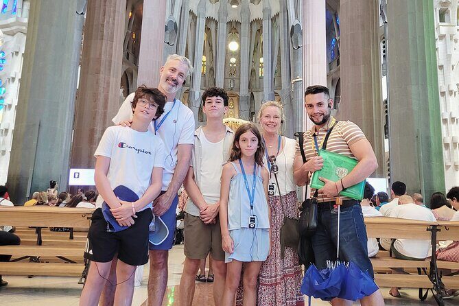 Sagrada Familia: Small Group Tour, hotel pick-up with Fast-Track - Morning or Afternoon Start: Picking the Right Time for Your Day