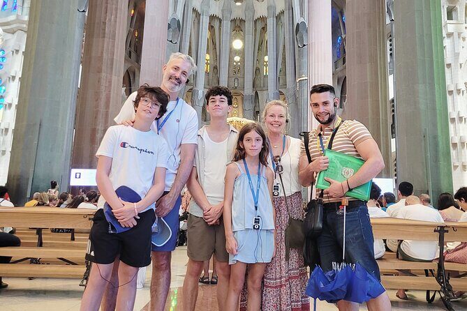 Sagrada Familia: The Golden Hour with Skip the line Tickets - Itinerary on the ground: from meeting point to final time inside