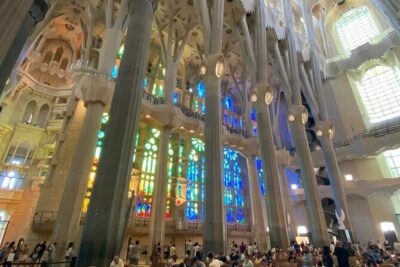 Sagrada Familia Tour with Express Entry and Local Guide - Meeting at Touring Pandas: a clean start next to the basilica