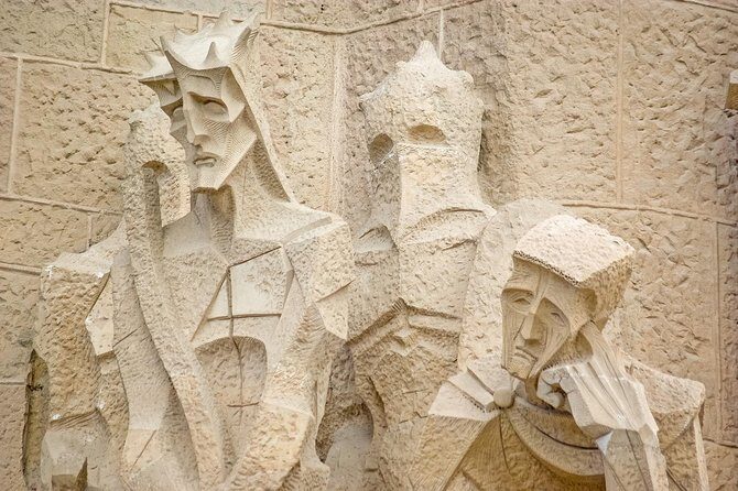 Sagrada Familia Tour with Express Entry and Local Guide - When late afternoon light is your secret weapon