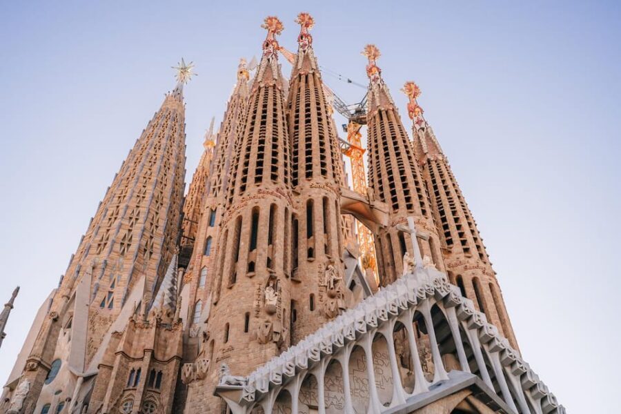 Sagrada Familia with Official Guide & Fast-Track Entry - Should You Book This Sagrada Familia Fast-Track Tour?