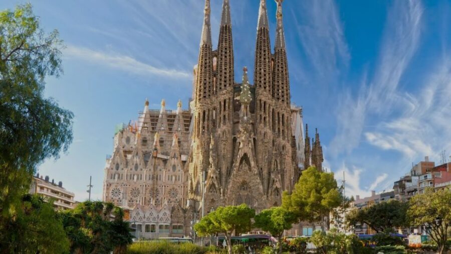 Sailing Experience, Sagrada Familia & Park Guell - The 20-Minute Coach Hop to Parc Güell and the Best Use of Outdoor Time