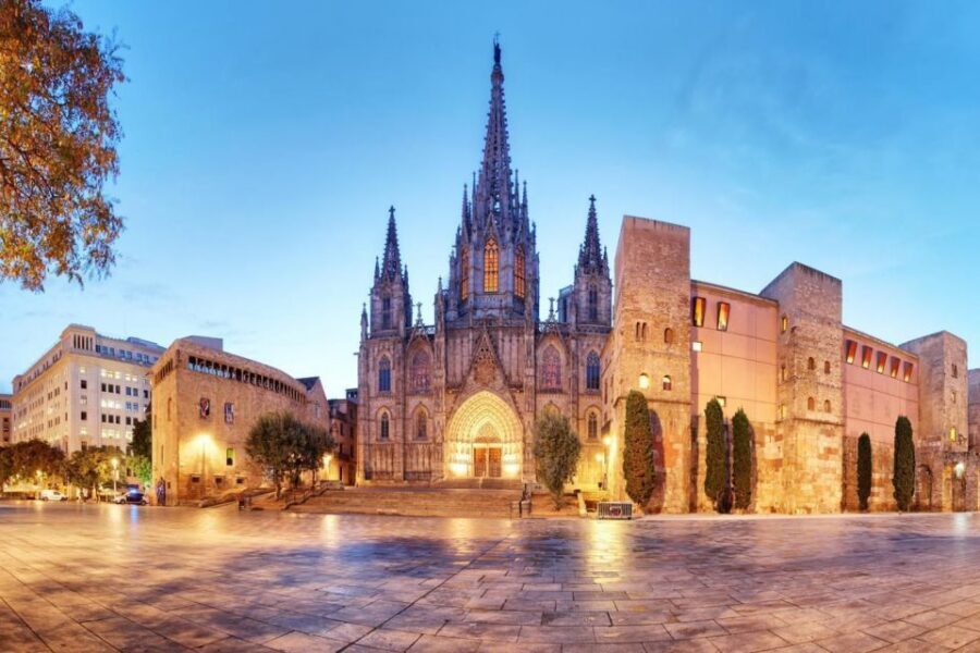 Semi-Private Barcelona Gothic, Parc Guell & Sagrada Familia - Quick hits before you go