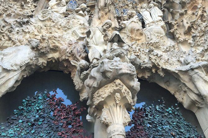 Skip The Line Sagrada Familia Small Group Tour - Museum exhibits: what you gain beyond the main hall